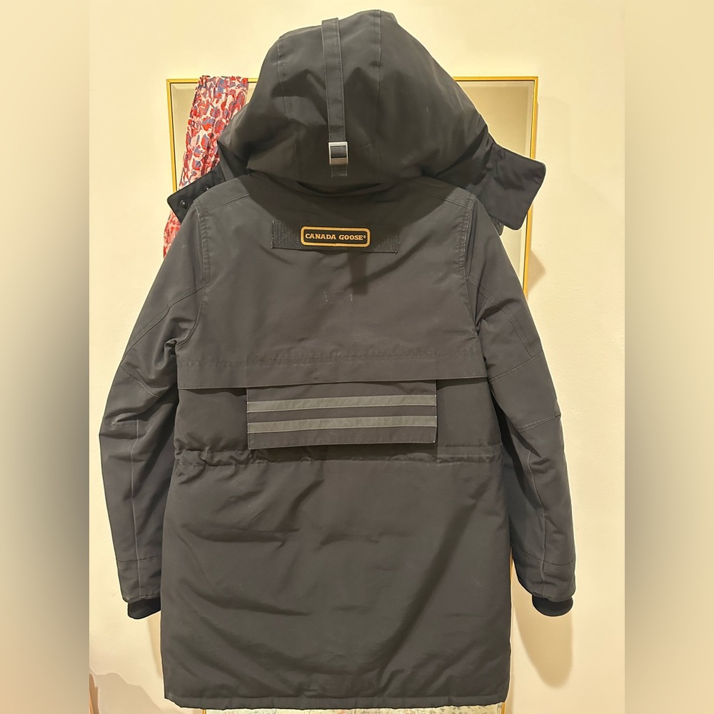 Canada Goose Coat - Picture 6 of 9